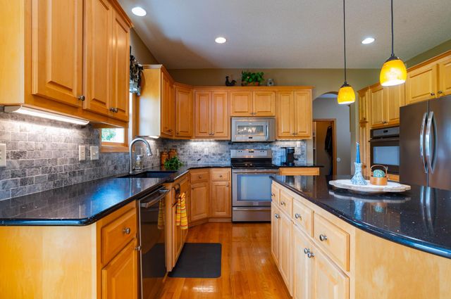 10610 Pinnacle Way, Woodbury, MN 55129