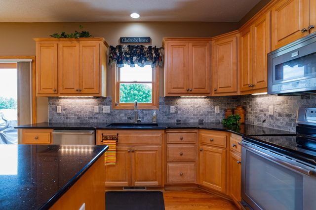 10610 Pinnacle Way, Woodbury, MN 55129