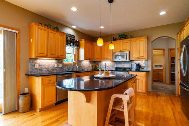 10610 Pinnacle Way, Woodbury, MN 55129