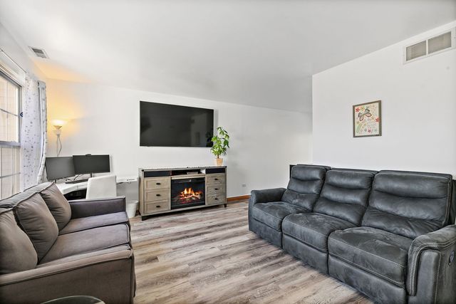 2573 Canyon Drive, Plainfield, IL 60586