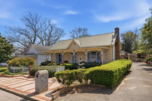 315 W 12th St, Columbia, TN 38401