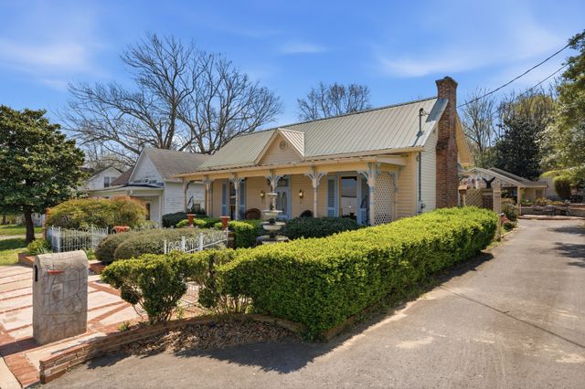 315 W 12th St, Columbia, TN 38401