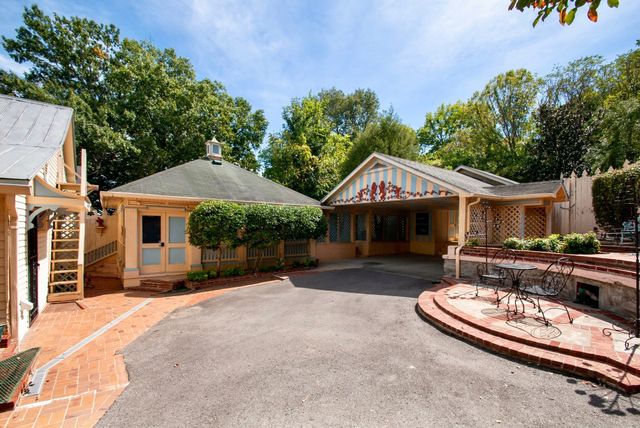 315 W 12th St, Columbia, TN 38401