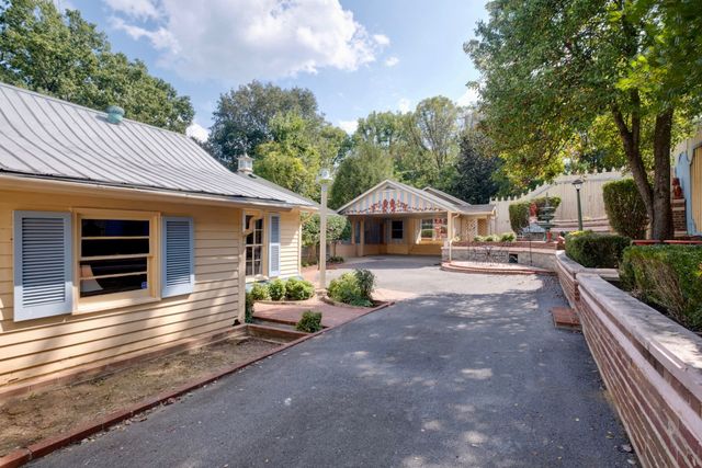 315 W 12th St, Columbia, TN 38401