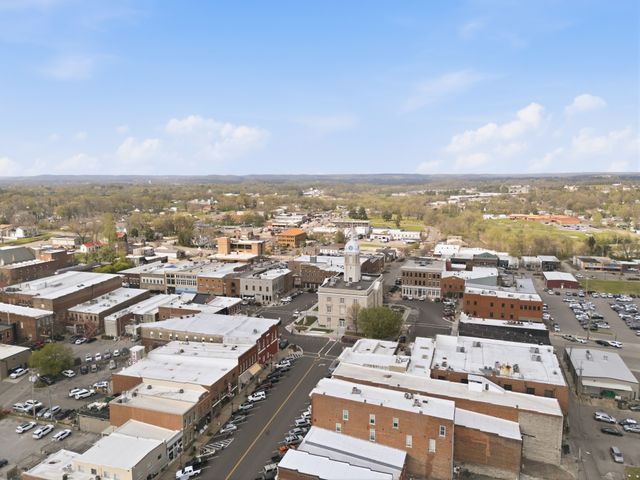 315 W 12th St, Columbia, TN 38401