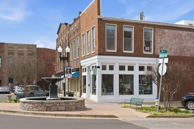 315 W 12th St, Columbia, TN 38401