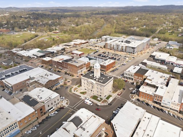 315 W 12th St, Columbia, TN 38401