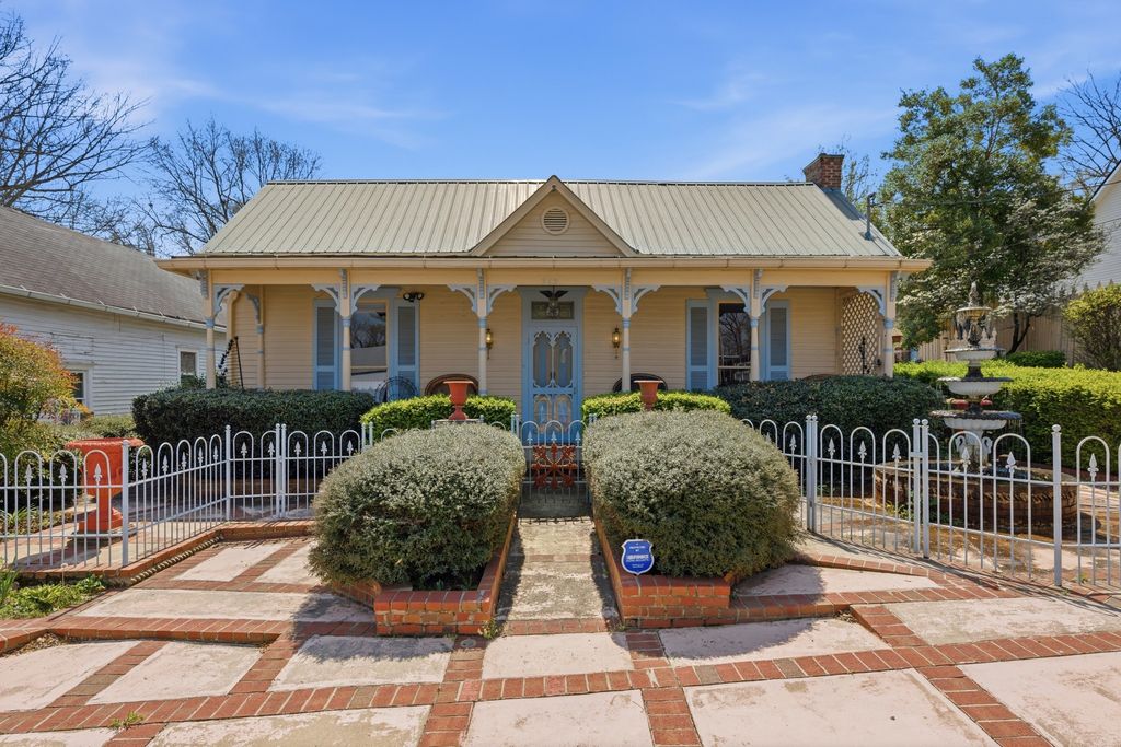315 W 12th St, Columbia, TN 38401