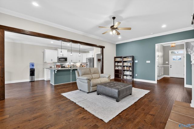 128 Elledge Farm Drive, Hazel Green, AL 35750