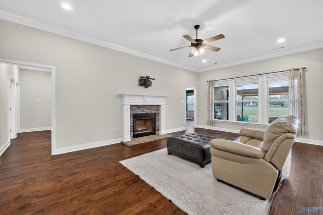 128 Elledge Farm Drive, Hazel Green, AL 35750