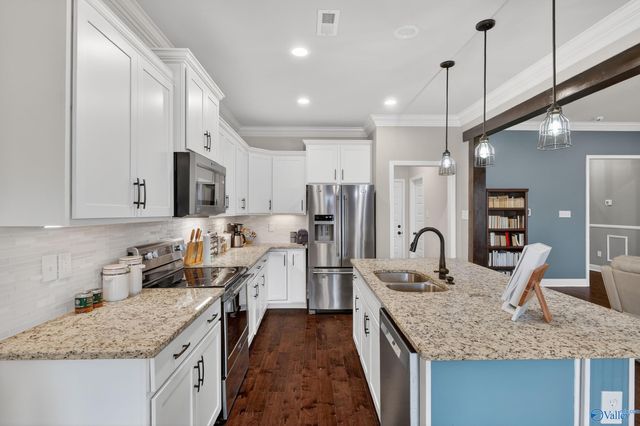 128 Elledge Farm Drive, Hazel Green, AL 35750