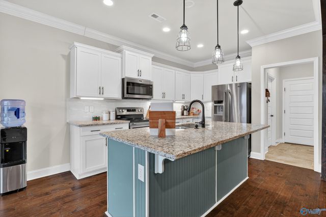 128 Elledge Farm Drive, Hazel Green, AL 35750