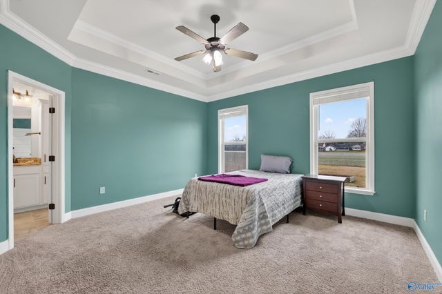 128 Elledge Farm Drive, Hazel Green, AL 35750