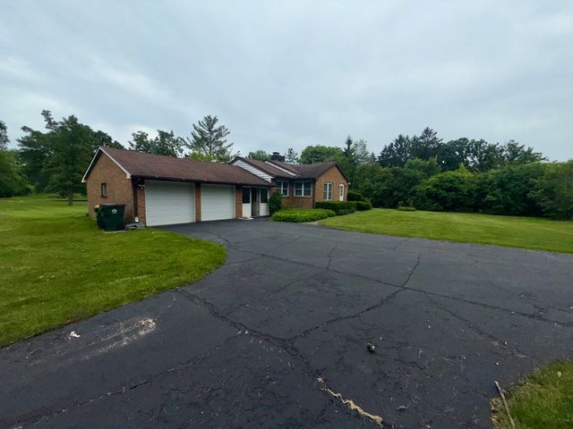 1270 Benson Lane, Green Oaks, IL 60048