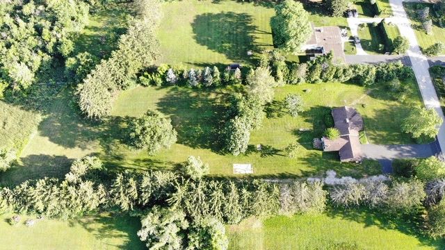 1270 Benson Lane, Green Oaks, IL 60048