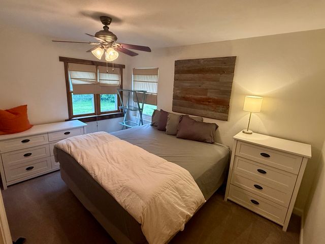 1270 Benson Lane, Green Oaks, IL 60048