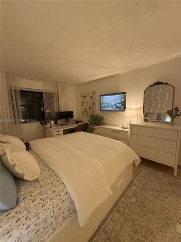 15650 SW 80th Street F-208, Miami, FL 33193