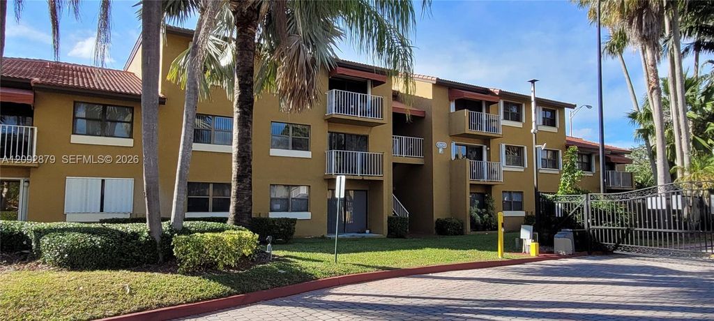 15650 SW 80th Street F-208, Miami, FL 33193