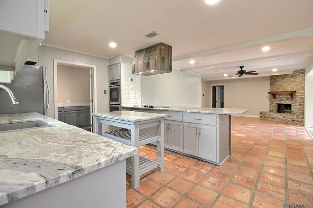 1141 Aurora Pl, Baton Rouge, LA 70806