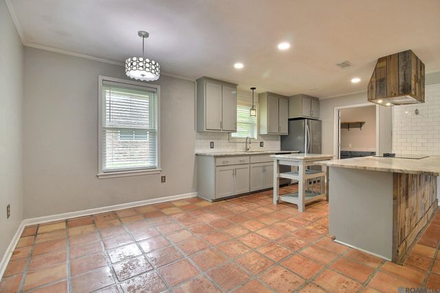 1141 Aurora Pl, Baton Rouge, LA 70806