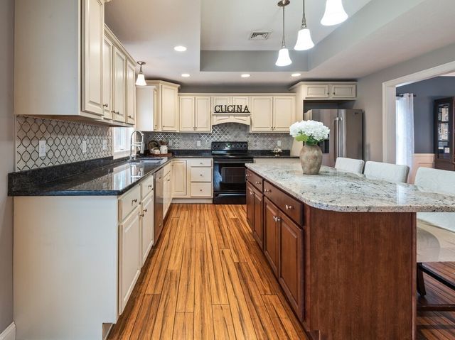 32 Jennings Rd, Charlton, MA 01507