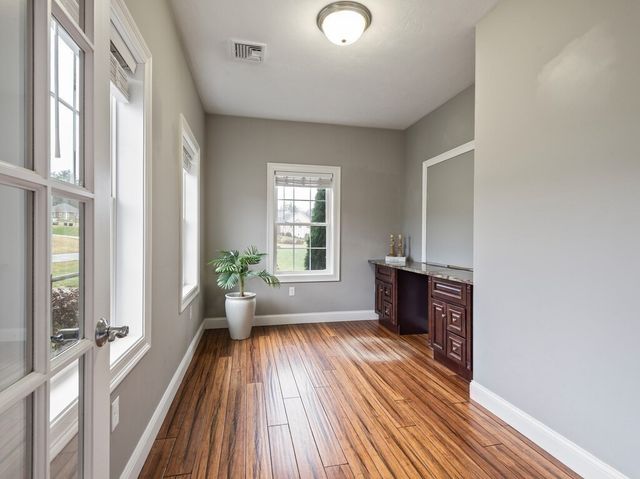 32 Jennings Rd, Charlton, MA 01507