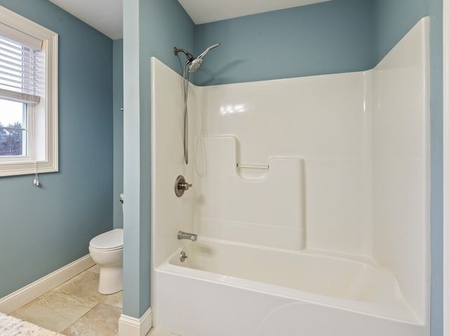 32 Jennings Rd, Charlton, MA 01507