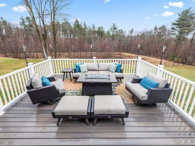 32 Jennings Rd, Charlton, MA 01507