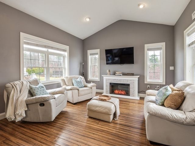 32 Jennings Rd, Charlton, MA 01507