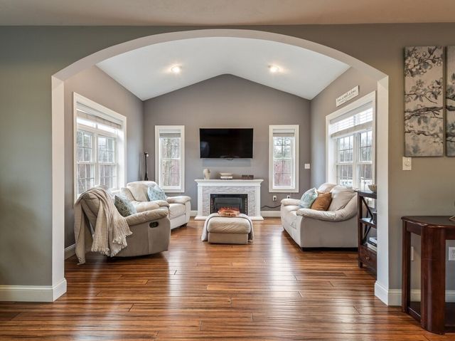 32 Jennings Rd, Charlton, MA 01507