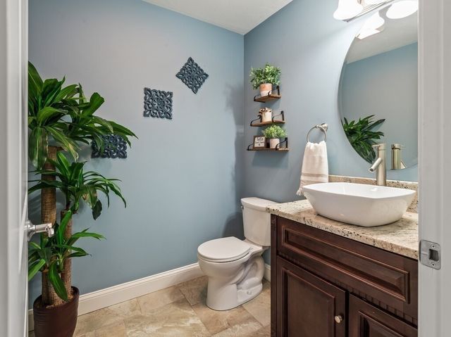 32 Jennings Rd, Charlton, MA 01507