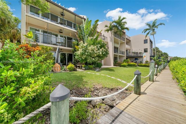 6100 Paradise Point Drive, Palmetto Bay, FL 33157