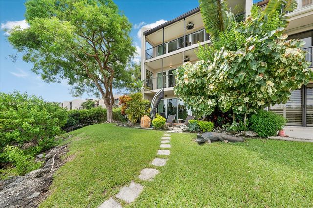 6100 Paradise Point Drive, Palmetto Bay, FL 33157