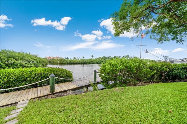 6100 Paradise Point Drive, Palmetto Bay, FL 33157