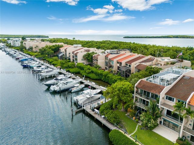 6100 Paradise Point Drive, Palmetto Bay, FL 33157