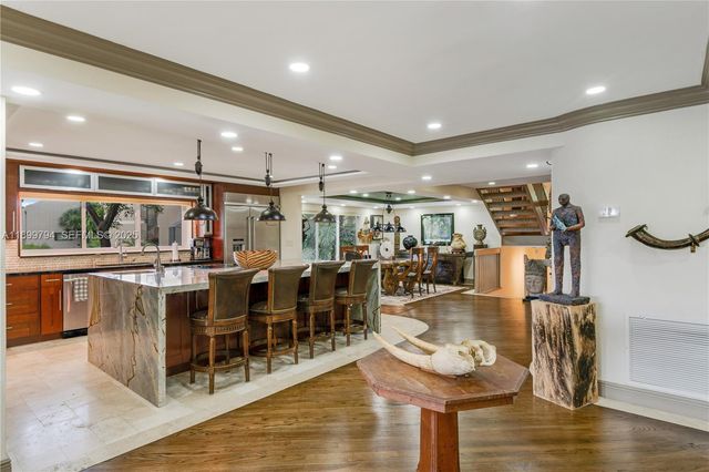6100 Paradise Point Drive, Palmetto Bay, FL 33157