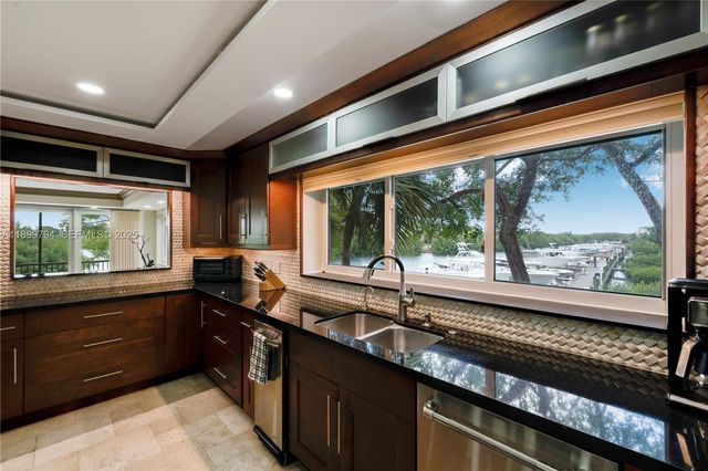 6100 Paradise Point Drive, Palmetto Bay, FL 33157