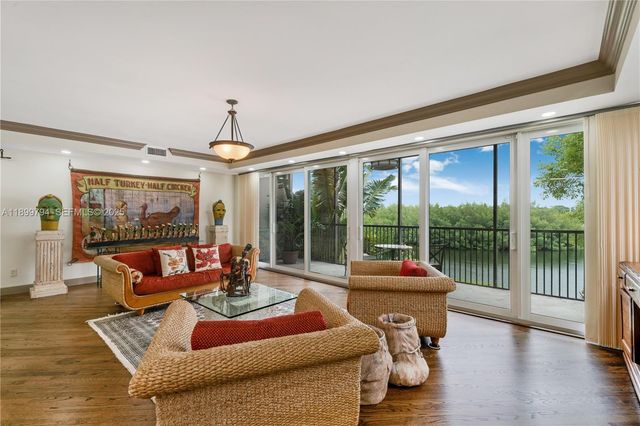 6100 Paradise Point Drive, Palmetto Bay, FL 33157