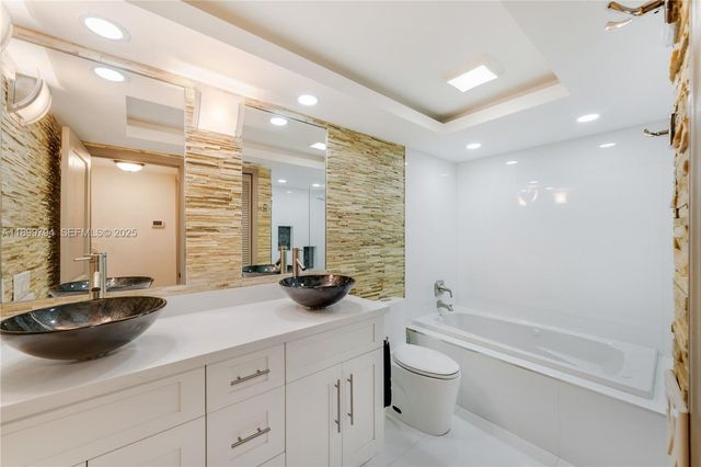 6100 Paradise Point Drive, Palmetto Bay, FL 33157