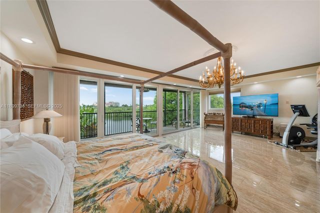 6100 Paradise Point Drive, Palmetto Bay, FL 33157