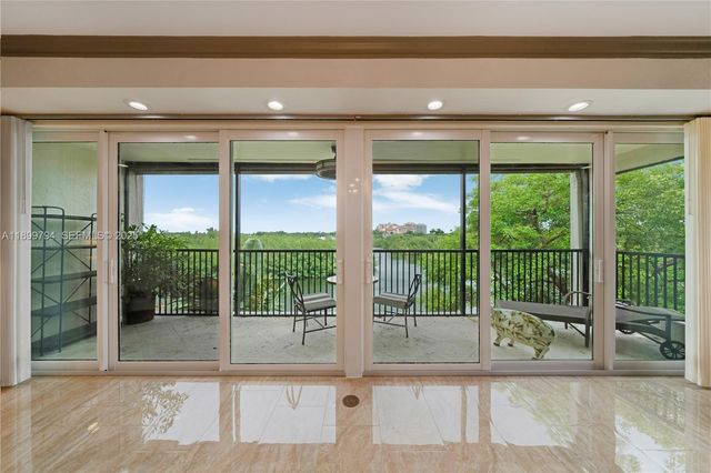 6100 Paradise Point Drive, Palmetto Bay, FL 33157
