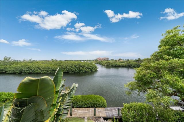 6100 Paradise Point Drive, Palmetto Bay, FL 33157