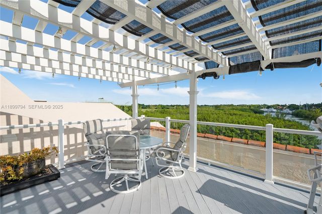 6100 Paradise Point Drive, Palmetto Bay, FL 33157