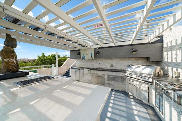6100 Paradise Point Drive, Palmetto Bay, FL 33157