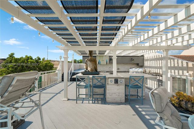 6100 Paradise Point Drive, Palmetto Bay, FL 33157