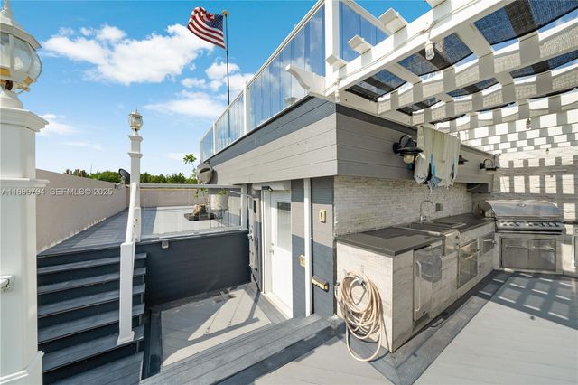6100 Paradise Point Drive, Palmetto Bay, FL 33157