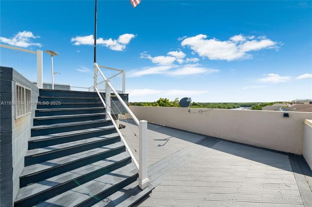 6100 Paradise Point Drive, Palmetto Bay, FL 33157