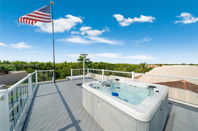 6100 Paradise Point Drive, Palmetto Bay, FL 33157