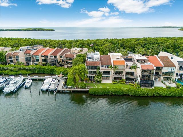 6100 Paradise Point Drive, Palmetto Bay, FL 33157