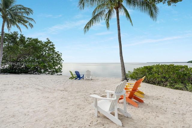 6100 Paradise Point Drive, Palmetto Bay, FL 33157